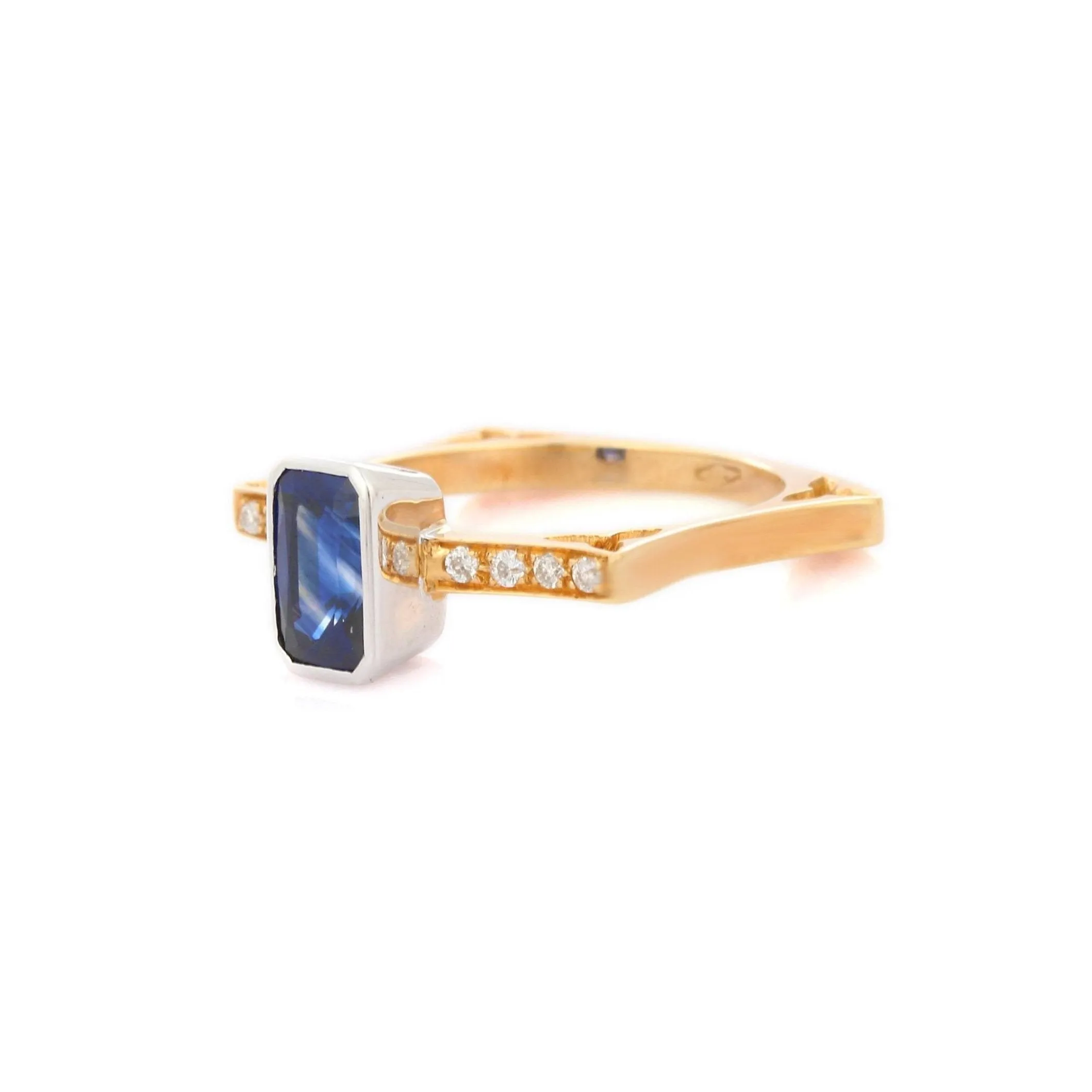 18K Gold Sapphire Statement Ring