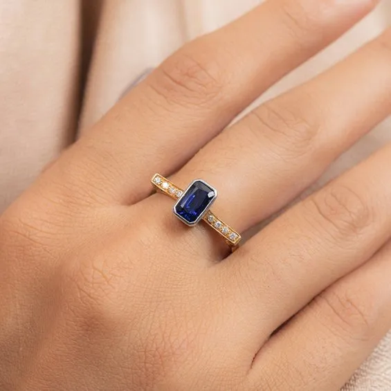 18K Gold Sapphire Statement Ring