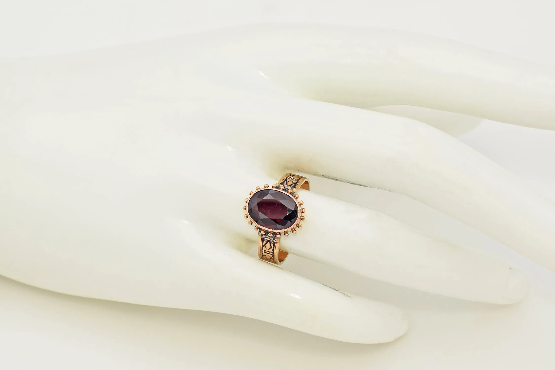 Antique 14K Yellow Gold 2.68 Ct Garnet Oval Ring Size 7.5