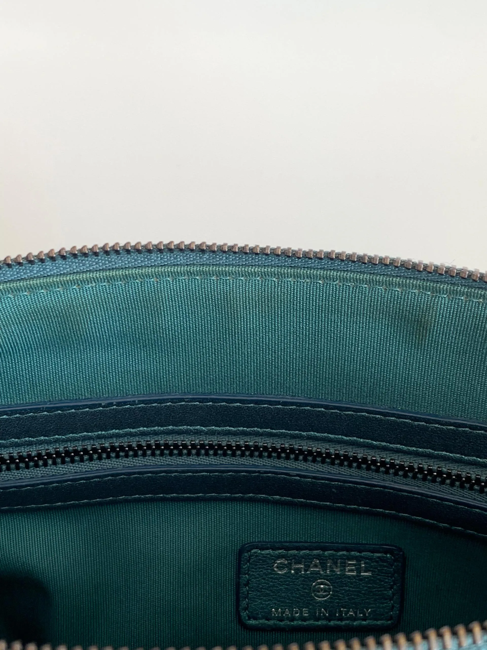 Metallic Medium O-Case in Dark Turquoise