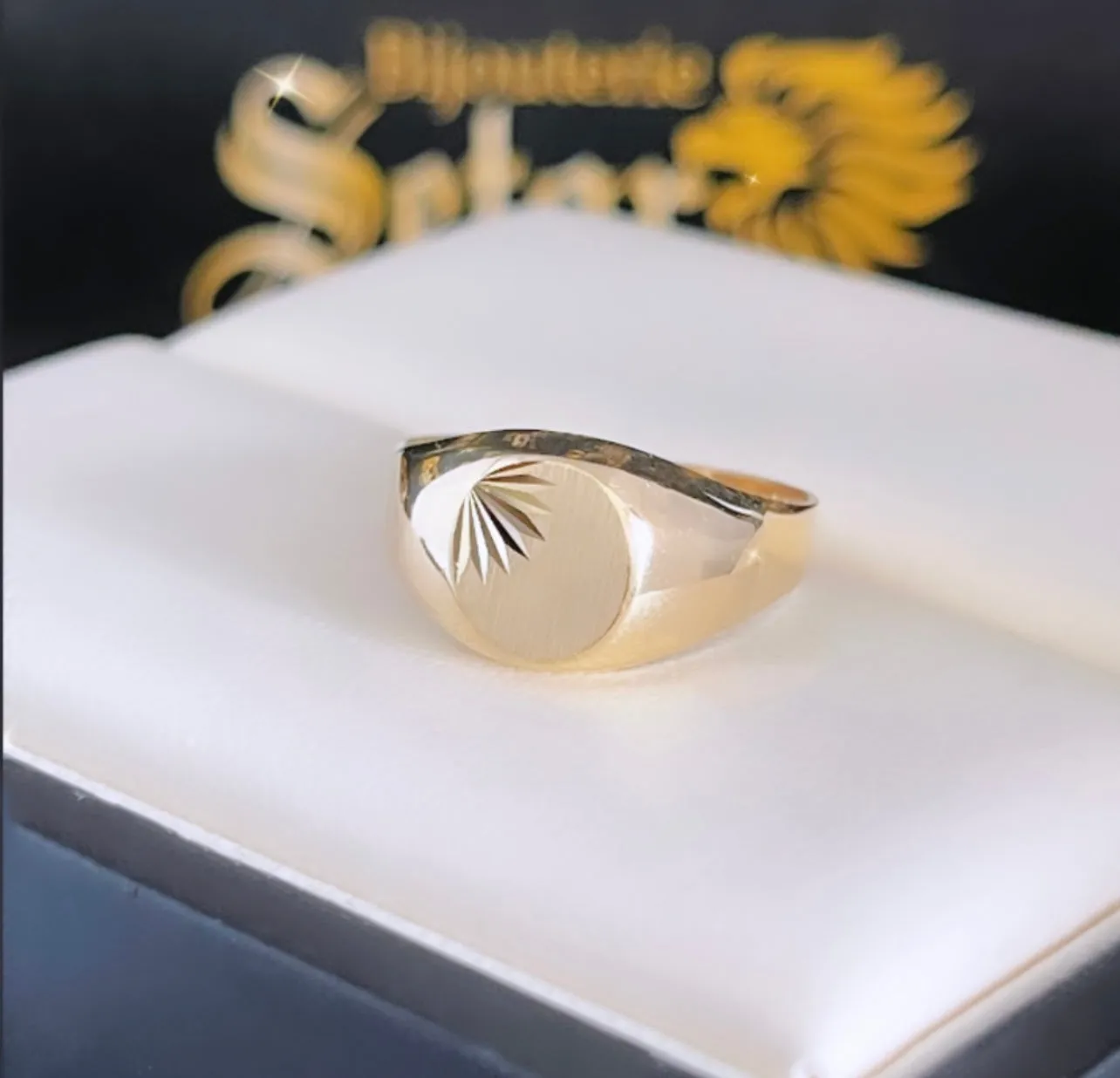 Signet ring