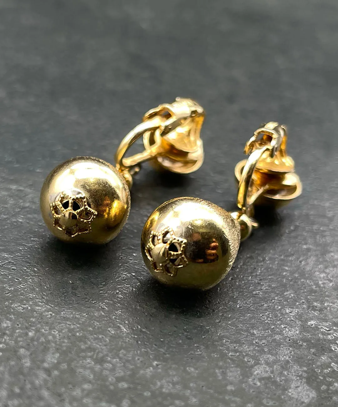 【USA輸入】ヴィンテージ KRAMER ゴールド ティアドロップ イヤリング/Vintage KRAMER Gold Teardrop Clip On Earrings